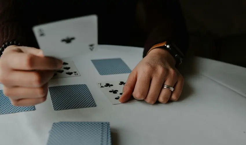 Tri peaks solitaire